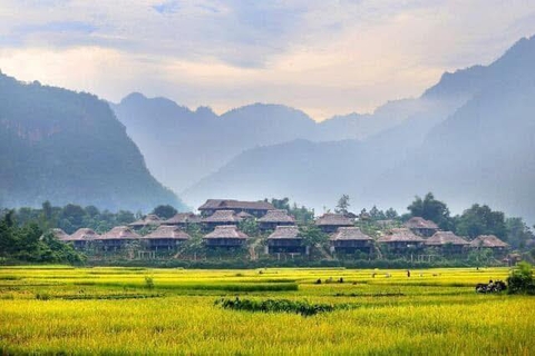 TOUR HƯNG YÊN - HỒ HÒA BÌNH - MAI CHÂU 2 NGÀY 1 ĐÊM (GALA+TEAM BUILDING)