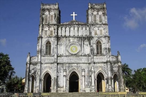 TOUR GHỀNH ĐÁ ĐĨA – NHÀ THỜ MẰNG LĂNG – THÁP NGHINH PHONG – MŨI ĐIỆN – VŨNG RÔ