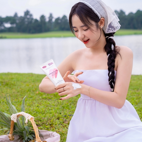 Kem Body Trắng Da Chống Nắng Nâng Tone Trắng Hồng Rạng Rỡ WHISIS Premium Collagen Whitening Body Lotion 200ml