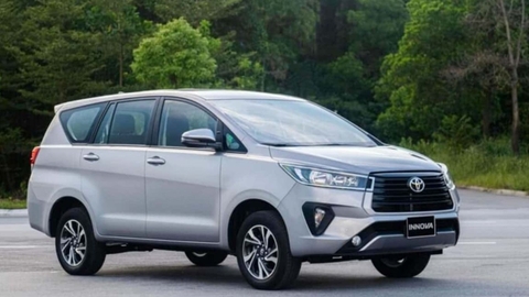 Private Car Rental Service in Hanoi (7-Seater)