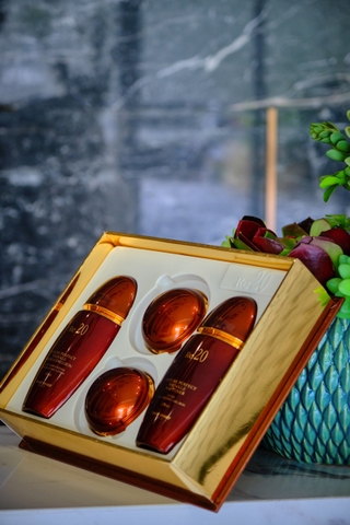 RE20 FUTURE PERFECT WRINKLE Four-piece Set MADE IN KOREA (Skin: 150ml, Lotion: 150ml, Cream: 60g, Eye Cream: 35g)