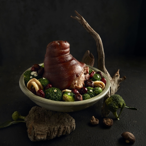 Đùi heo hầm nấm đông cô