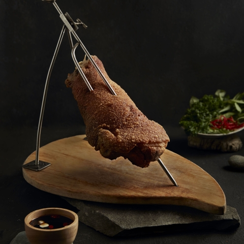 Fried pork cartilage with salt