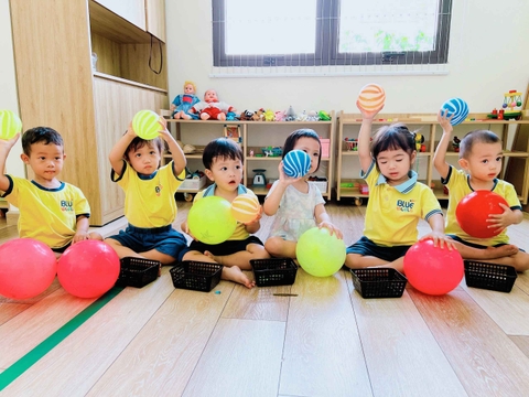 KHI CON NHÚT NHÁT và CÁCH KHẮC PHỤC