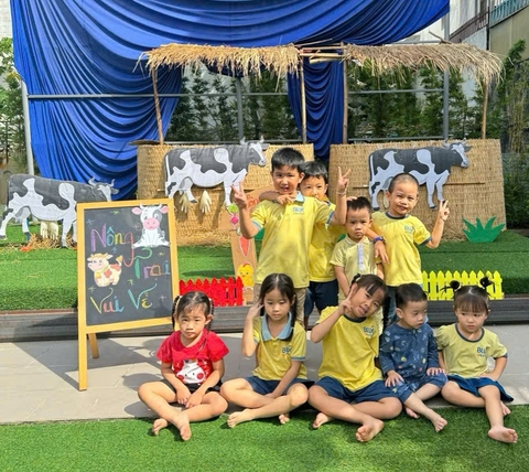 🐄 Trải nghiệm vắt sữa đầy thú vị tại Blueworld Preschool! 🥛