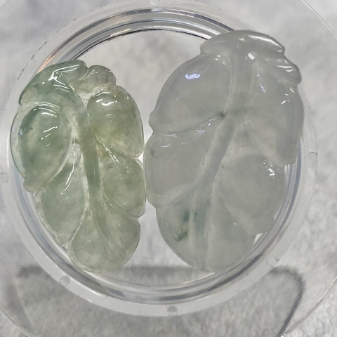 MẶT CHIẾC LÁ NGỌC TRONG A