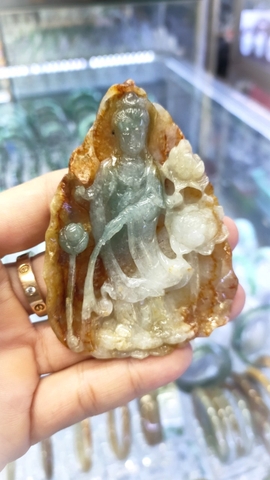 Bồ Tát Quan Thế Âm Đứng Cẩm Thạch A Huyết Trong Thiên Nhiên