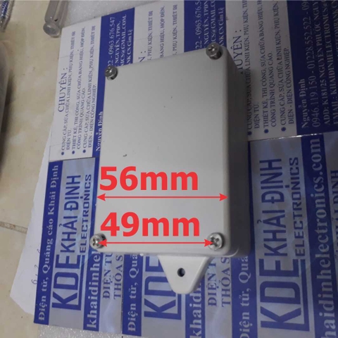 hộp nhựa kín nước 82x56x33mm màu trắng có tai ngoài kde4175