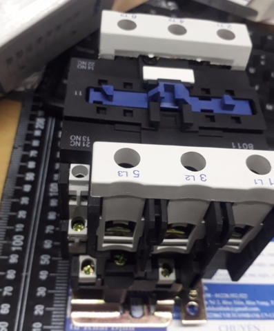 CONTACTOR KHỞI ĐỘNG TỪ CJX2 8011 220VAC/24VAC 80A kde4782