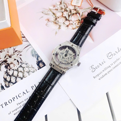 Davena Ngôi Sao Xoay |Nữ Giới |Full Đá Silver |Dây Da Đen |Máy Pin (Quartz) |Size 38mm