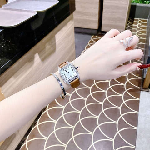 Cartier Santos |Nữ Giới |Mặt Vuông |Đính Đá |Dây Da Nâu |Máy Pin (Quartz) |Size 24x33mm
