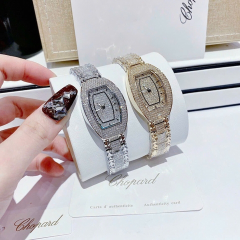 Chopard Geneve |Nữ Giới |Mặt Oval |Full Đá |Dây Vàng Gold |Máy Pin (Quartz) |Size 20x35mm