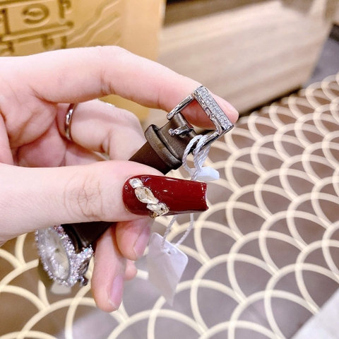 Chopard L'Heure Du Diamant |Nữ Giới |Mặt Tròn |Đính Đá |Dây Da Nâu |Máy Pin (Quartz) |Size 32mm