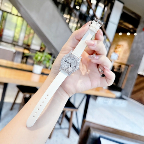 Chopard Mặt Oval |Nữ Giới |Full Đá Swarovski Silver |Dây Da Trắng |Máy Pin (Quartz) |Size 32mm