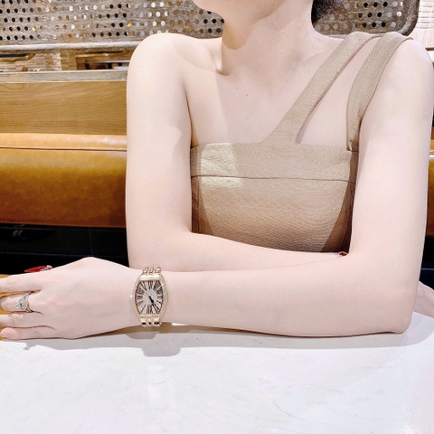 Chopard Mặt Oval |Nữ Giới |Đính Đá |Dây Kim Loại Rose Gold |Máy Pin (Quartz) |Size 34mm