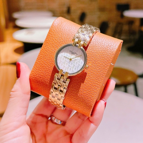 Christian Dior Mặt Khắc Logo Trắng |Nữ Giới |Dây Kim Loại Vàng Gold |Máy Pin (Quartz) |Size 28mm