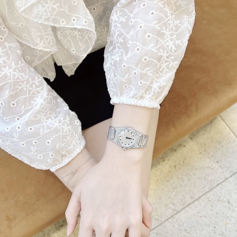 Davena Trắng Silver |Nữ Giới |Mặt Tròn |Full Đá |Dây Kim Loại |Máy Pin (Quartz) |Size Nhỏ 28mm