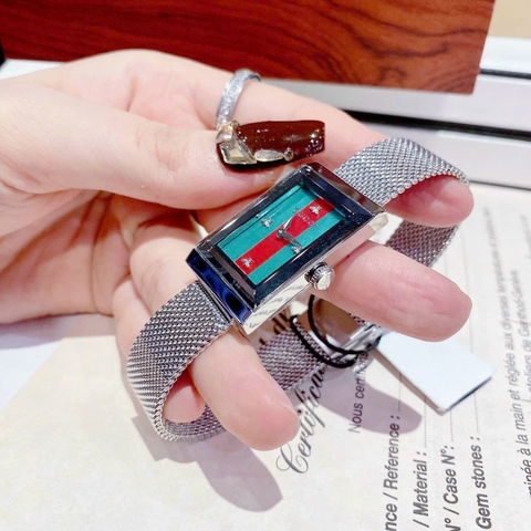 Gucci G-Frame |Nữ |Mặt Chữ Nhật Nhiều Màu |Dây Lưới Silver |Máy Pin (Quartz) |Size 21x34mm