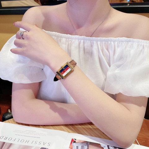 Gucci G-Frame |Nữ |Mặt Chữ Nhật |Vàng Gold |Dây Da Nâu |Máy Pin (Quartz) |Size 21x34mm