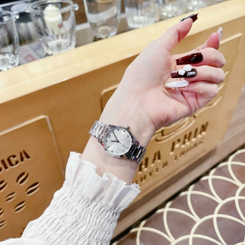 Gucci G-Timeless Iconic |Nữ |Chú Ong Trắng |Dây Kim Loại Silver |Máy Pin (Quartz) |Size 28mm