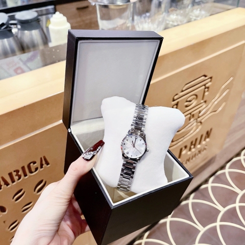 Gucci G-Timeless Iconic |Nữ |Chú Ong Trắng |Dây Kim Loại Silver |Máy Pin (Quartz) |Size 28mm