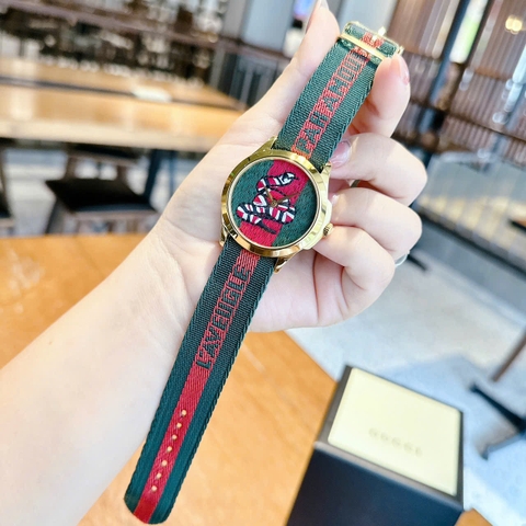 Gucci G-Timeless Mặt Thêu Hình Rắn |Nữ |Vàng Gold |Dây Vải Dù Xanh Lá Đỏ |Máy Pin (Quartz) |Size 38mm