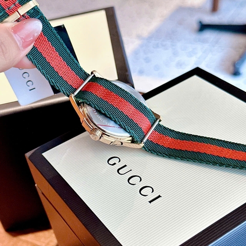 Gucci G-Timeless Mặt Thêu Hình Rắn |Nữ |Vàng Gold |Dây Vải Dù Xanh Lá Đỏ |Máy Pin (Quartz) |Size 38mm
