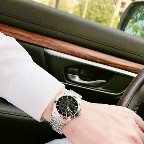 Gucci G-Timeless |Nam Giới |Mặt Tròn Đen |Dây Kim Loại Silver |Máy Pin (Quartz) |Size 38mm