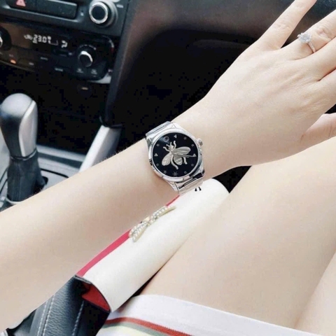 Gucci G-Timeless Cat |Nam |Mặt Đen |Hình Chú Ong |Dây Kim Loại Silver |Máy Pin (Quartz) |Size 38mm