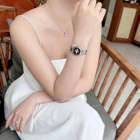 Gucci G-Timeless |Nữ |Họa Tiết Con Ong Đen |Dây Kim Loại Silver |Máy Pin (Quartz) |Size 28mm