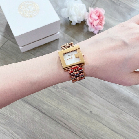 Gucci G-Watch |Nữ Giới |Mặt Vuông |Dây Kim Loại Rose Gold |Máy Pin (Quartz) |Size 23x21mm