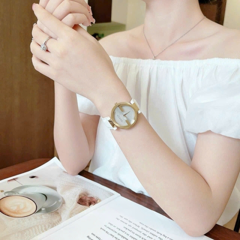 Gucci Interlocking |Nữ Giới |Vàng Gold |Dây Da Trắng |Máy Pin (Quartz) |Size 36mm