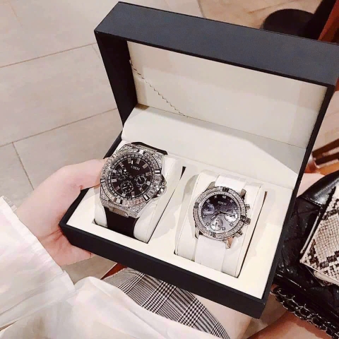 Guess 6 Kim |Cặp Đôi |Mặt Đính Đá Silver |Dây Sillicone |Size 47x38mm