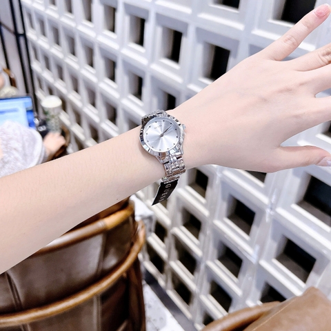 Guess Chelsea |Nữ Giới |Mặt Tròn Trắng |Dây Kim Loại Silver |Máy Pin (Quartz) |Size 30mm