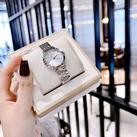 Guess Chelsea |Nữ Giới |Mặt Tròn Trắng |Dây Kim Loại Silver |Máy Pin (Quartz) |Size 30mm