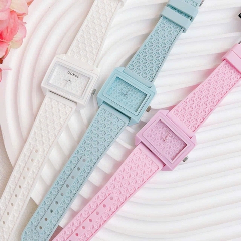 Guess Classic |Nữ Giới |Mặt Vuông |Dây Silicone Xanh Pastel |Máy Pin (Quartz) |Size 33mm