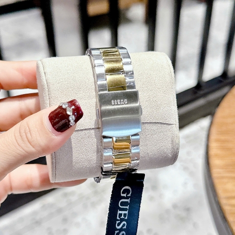 Guess Dáng Rolex |Nam Giới |Mặt Trắng |Dây Kim Loại Demi Vàng |Máy Pin (Quartz) |Size 42mm