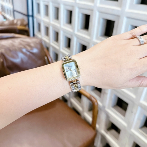 Guess Isla |Nữ Giới |Mặt Vuông Trắng |Dây Kim Loại Demi Vàng |Máy Pin (Quartz) |Size 22mm