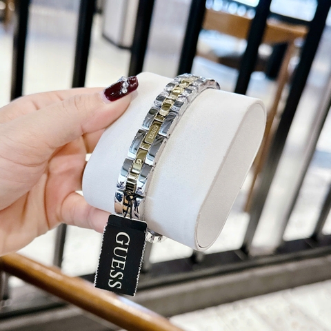 Guess Isla |Nữ Giới |Mặt Vuông Trắng |Dây Kim Loại Demi Vàng |Máy Pin (Quartz) |Size 22mm
