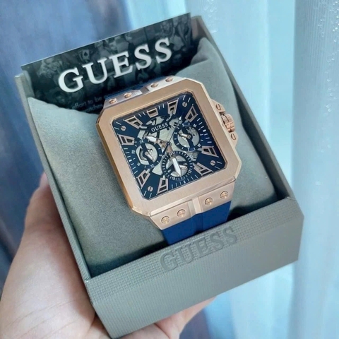 Guess Leo |Nam Giới |Mặt Vuông Rose Gold |Dây Cao Su Xanh |Máy Pin (Quartz) |Size 42mm