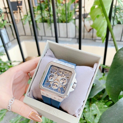 Guess Leo |Nam Giới |Mặt Vuông Trắng Sillver |Dây Cao Su Xanh |Máy Pin (Quartz) |Size 42mm