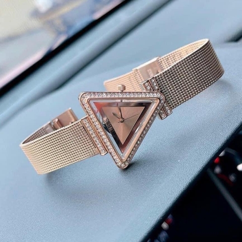 Guess Mặt Tam Giác |Nữ Giới |Đính Đá |Dây Lưới Rose Gold |Máy Pin (Quartz) |Size 34mm
