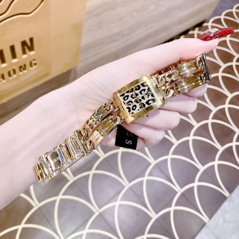 Guess Mod ID |Nữ Giới |Mặt Chữ Nhật |Da Báo |Lắc Tay Vàng Gold |Máy Pin (Quartz) |Size 24x29mm