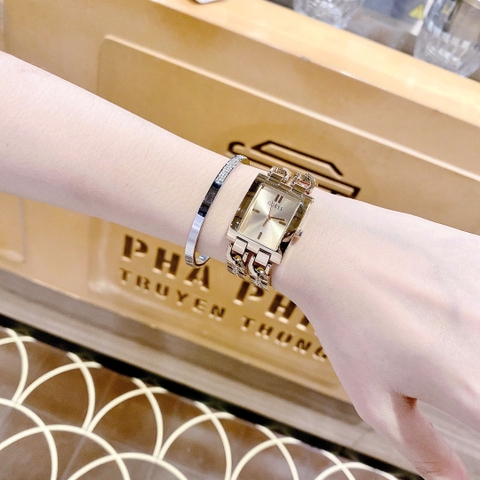 Guess Mod ID |Nữ Giới |6 Kim |Mặt Chữ Nhật |Dây Xích Vàng Gold |Máy Pin (Quartz) |Size 24mm