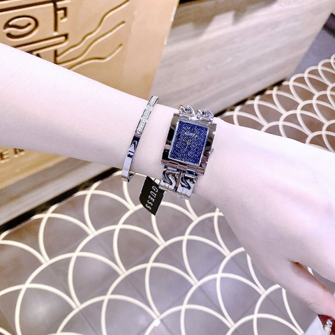 Guess Mod ID |Nữ Giới |Mặt Chữ Nhật |Denim |Lắc Tay Silver |Máy Pin (Quartz) |Size 24x29mm