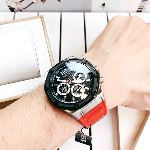 Guess Momentum |Cặp Đôi |Đính Đá |Dây Sillicone Đỏ |Size 44x36mm