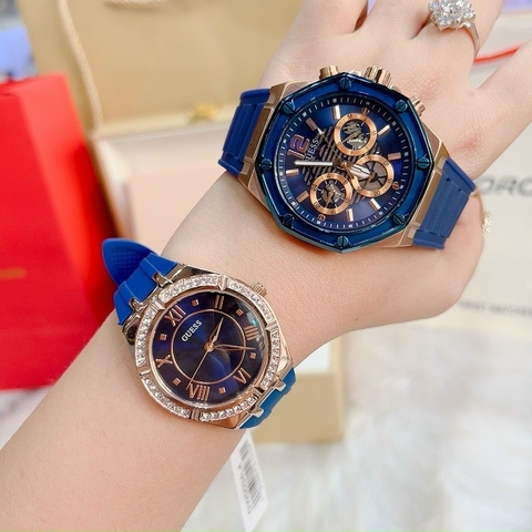 Guess Momentum |Cặp Đôi |Đính Đá |Dây Sillicone Xanh |Size 44x36mm