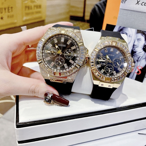 Guess Rigor |Cặp Đôi |Đính Đá Vàng Gold |Dây Cao Su Đen |Size 47x38mm
