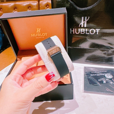 Hublot Geneve |Nữ Giới |Rose Gold |Đính Đá |Dây Silicone Đen |Máy Pin (Máy Quartz) |Size 34mm