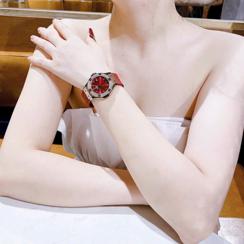 Hublot Geneve |Nữ Giới |Rose Gold |Đính Đá |Dây Silicone Đỏ |Máy Pin (Máy Quartz) |Size 34mm